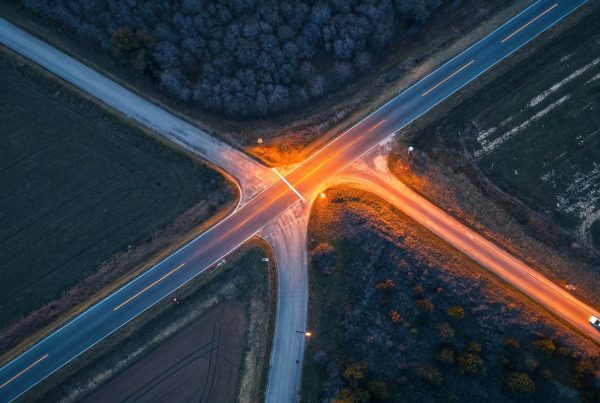 İkiye ayrılan yol — SGK 03 çıkış kodu, istifa ve tazminat hakları